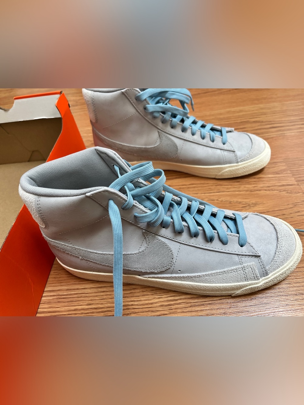 Nike Blazer Mid ‘77 Men's High-Top Sneakers in Light Gray with Blue Laces